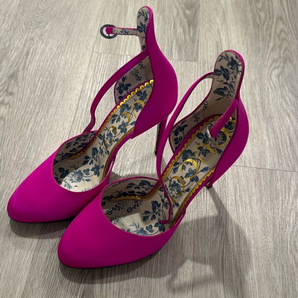 Fuchsia Gucci heels sz 39